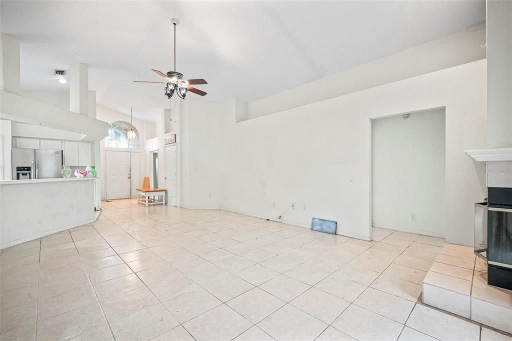 На продажу: $389,000 (5 спален, 3 ванн, 1756 Квадратных фут)