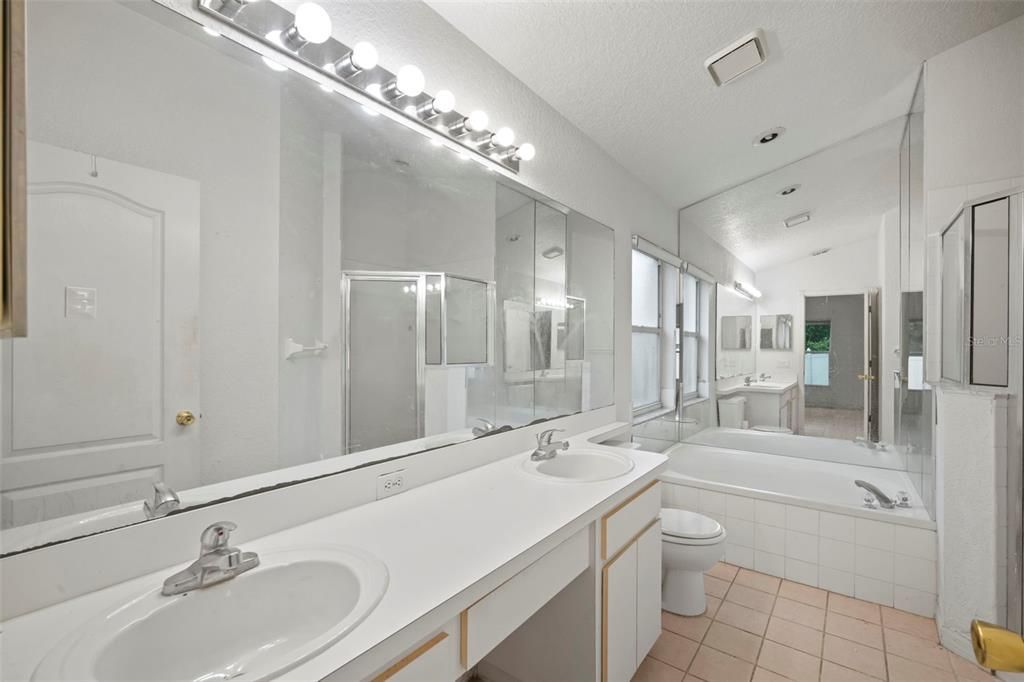 На продажу: $389,000 (5 спален, 3 ванн, 1756 Квадратных фут)