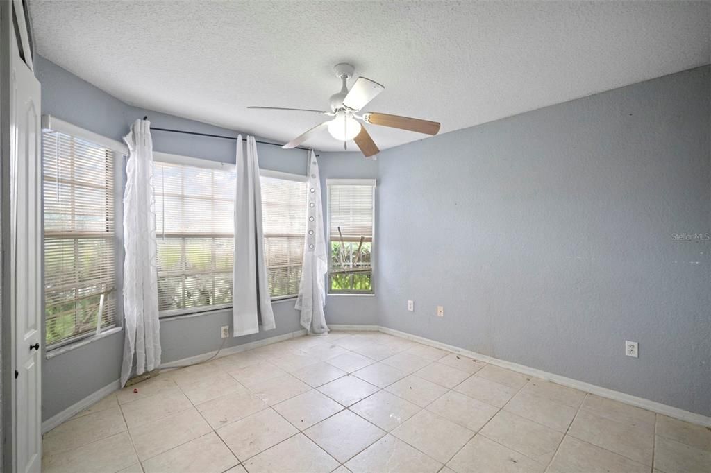 На продажу: $389,000 (5 спален, 3 ванн, 1756 Квадратных фут)