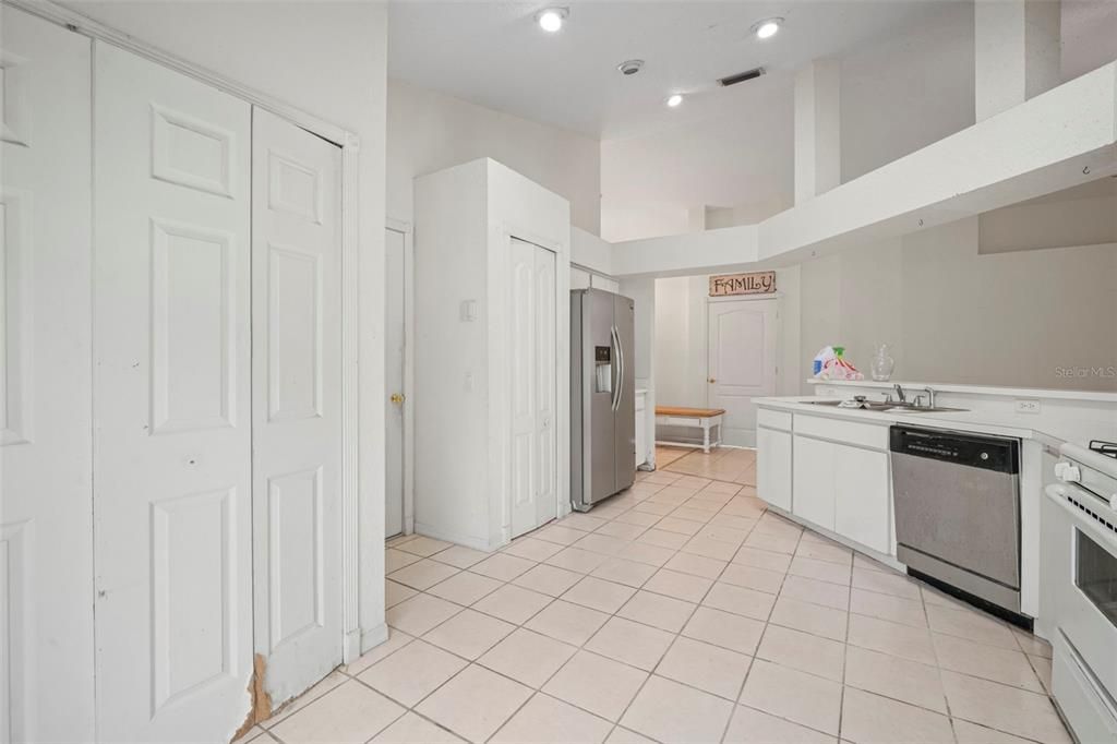 На продажу: $389,000 (5 спален, 3 ванн, 1756 Квадратных фут)