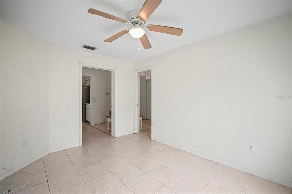 На продажу: $389,000 (5 спален, 3 ванн, 1756 Квадратных фут)