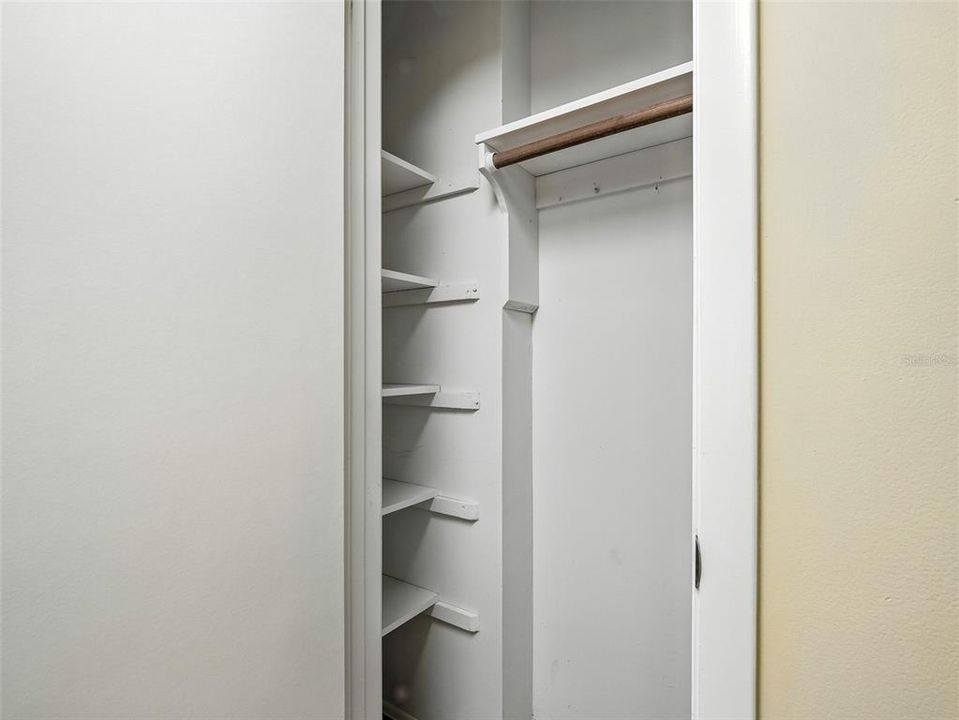 Active With Contract: $249,000 (1 beds, 1 baths, 1053 Square Feet)