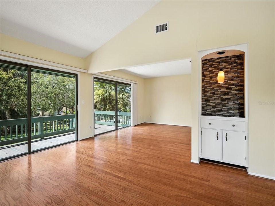 Active With Contract: $249,000 (1 beds, 1 baths, 1053 Square Feet)