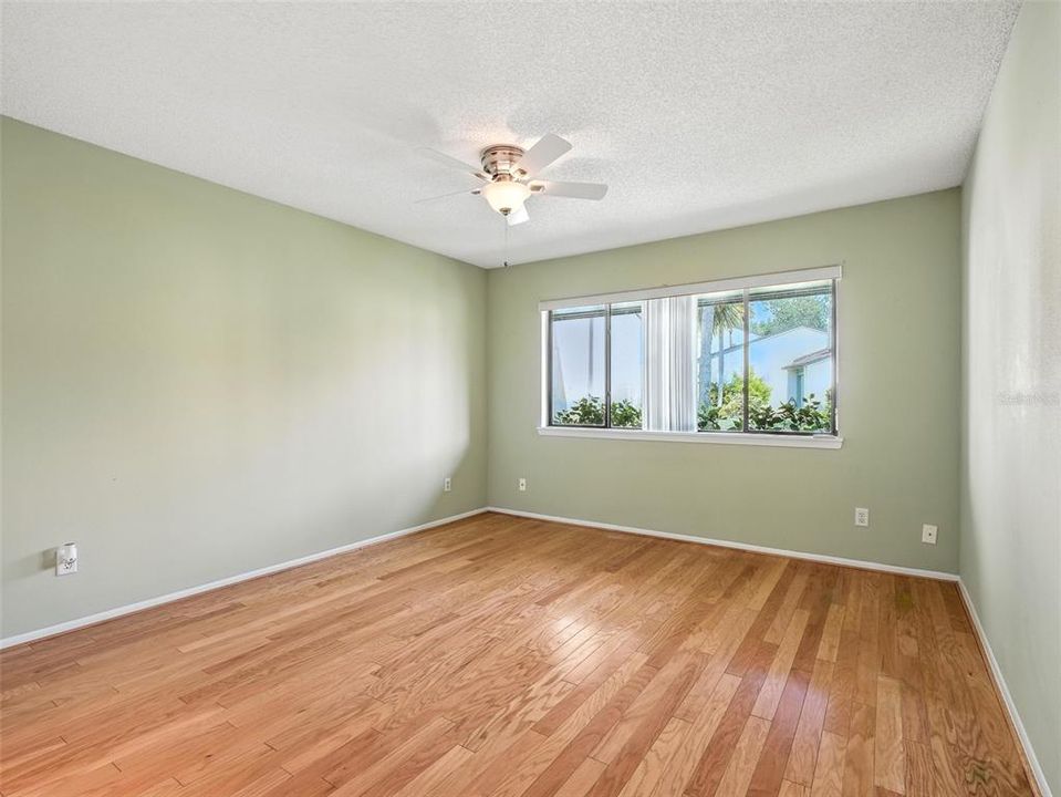 Active With Contract: $249,000 (1 beds, 1 baths, 1053 Square Feet)