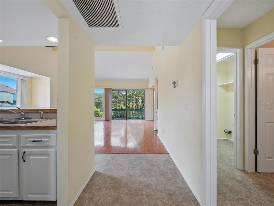 Active With Contract: $249,000 (1 beds, 1 baths, 1053 Square Feet)