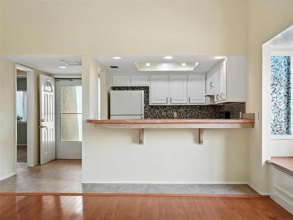 Active With Contract: $249,000 (1 beds, 1 baths, 1053 Square Feet)