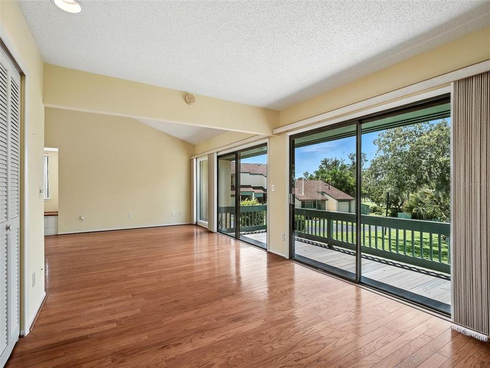 Active With Contract: $249,000 (1 beds, 1 baths, 1053 Square Feet)