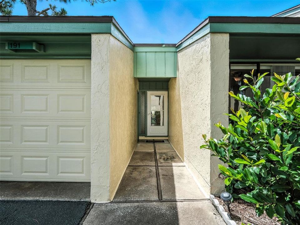 Active With Contract: $249,000 (1 beds, 1 baths, 1053 Square Feet)