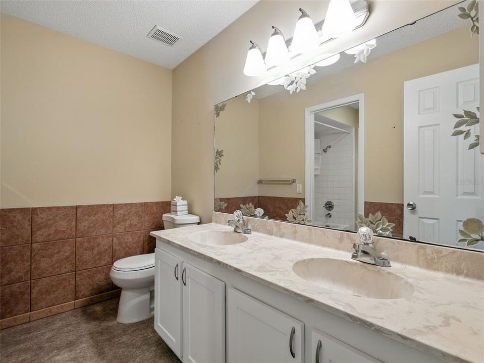 Active With Contract: $249,000 (1 beds, 1 baths, 1053 Square Feet)