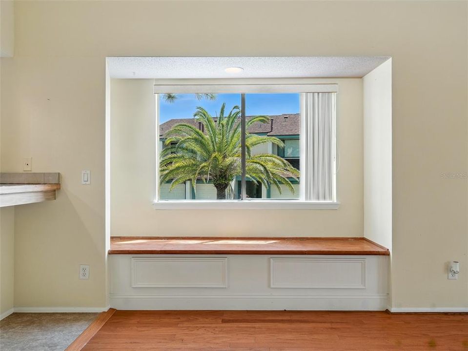 Active With Contract: $249,000 (1 beds, 1 baths, 1053 Square Feet)