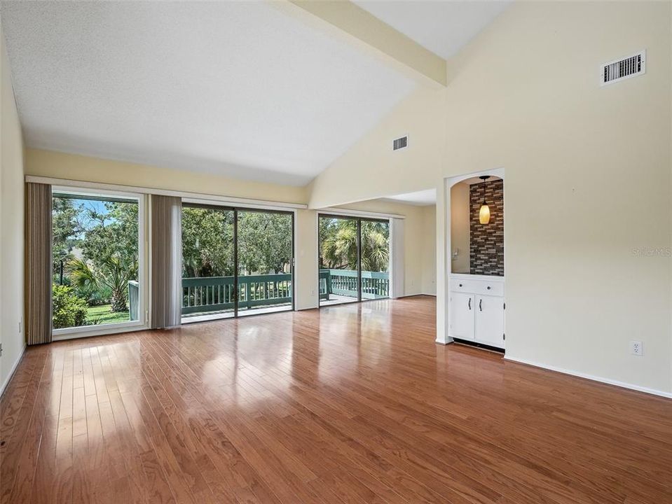 Active With Contract: $249,000 (1 beds, 1 baths, 1053 Square Feet)