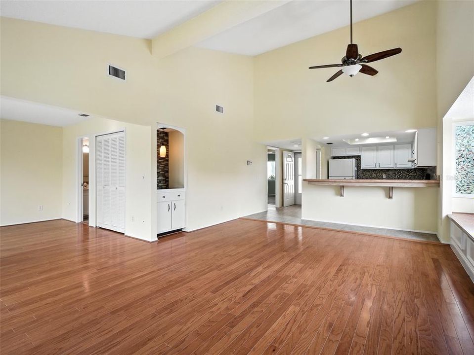 Active With Contract: $249,000 (1 beds, 1 baths, 1053 Square Feet)