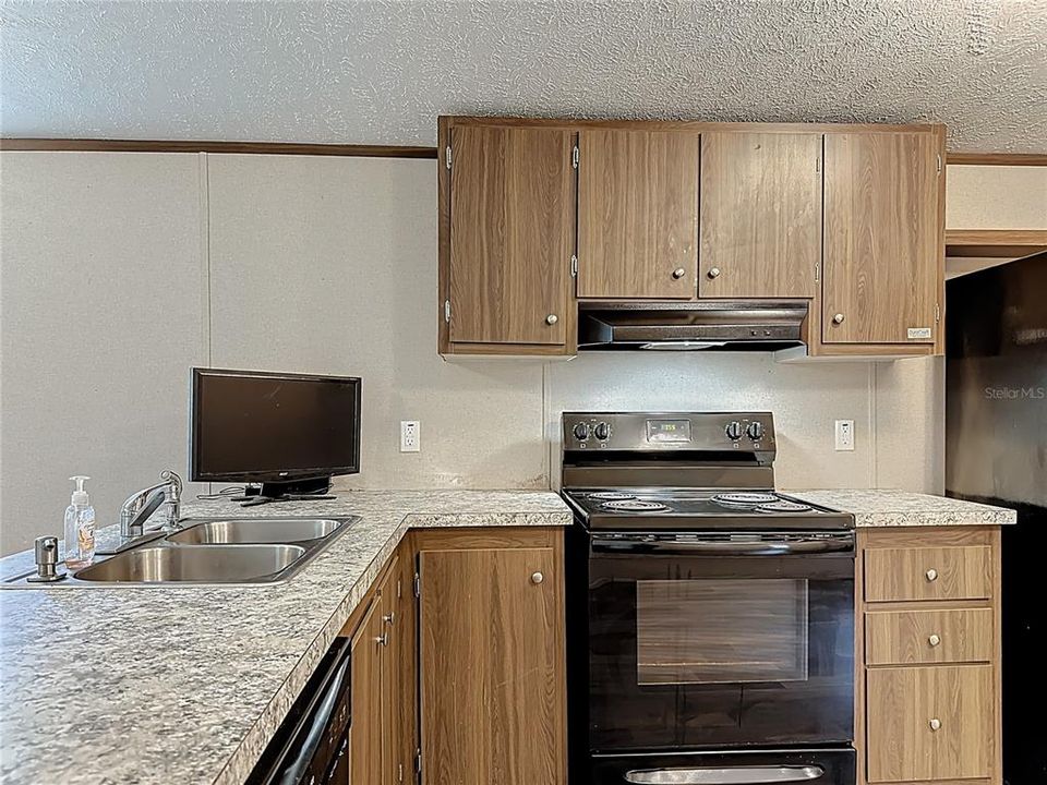 待售: $155,000 (2 贝兹, 2 浴室, 844 平方英尺)