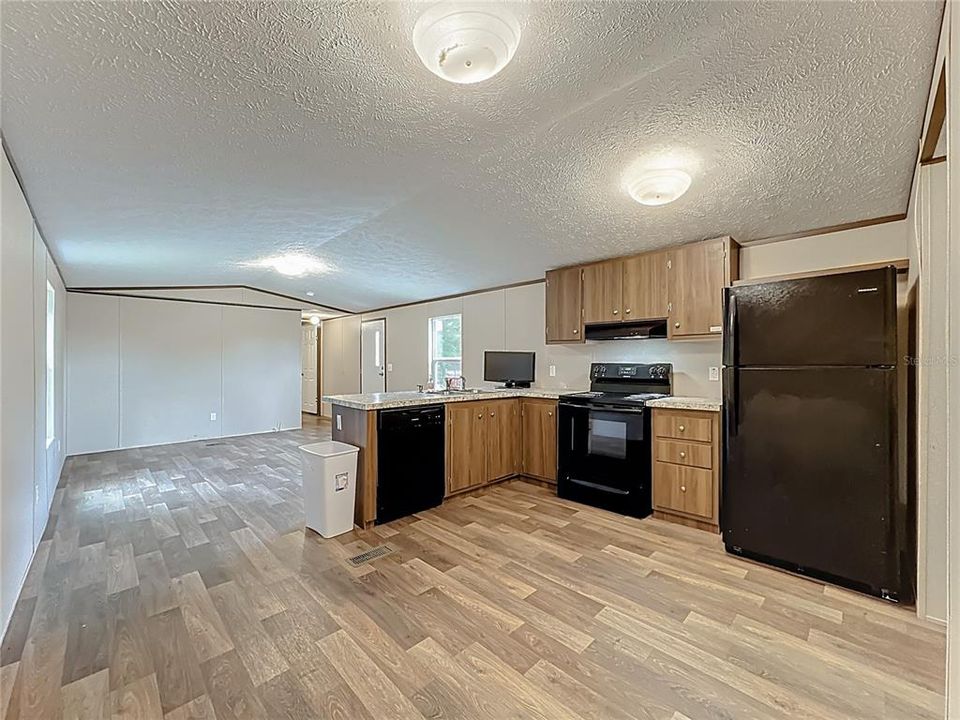 待售: $155,000 (2 贝兹, 2 浴室, 844 平方英尺)