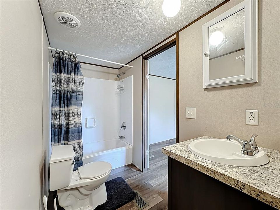 待售: $155,000 (2 贝兹, 2 浴室, 844 平方英尺)