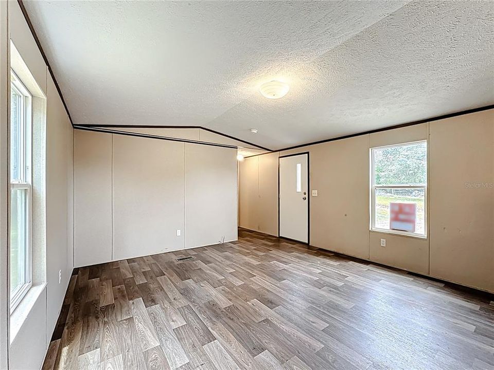 待售: $155,000 (2 贝兹, 2 浴室, 844 平方英尺)