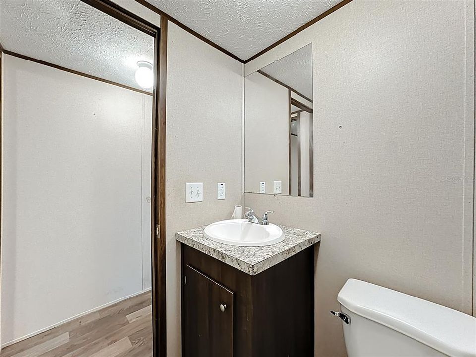 待售: $155,000 (2 贝兹, 2 浴室, 844 平方英尺)