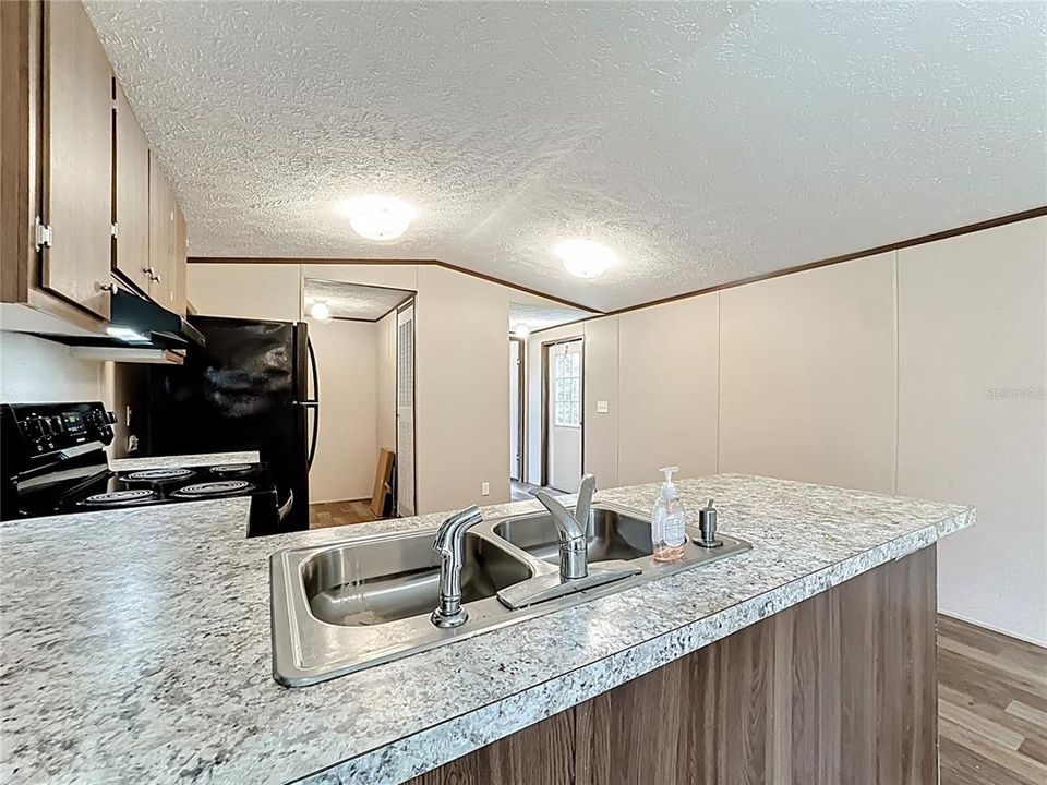 待售: $155,000 (2 贝兹, 2 浴室, 844 平方英尺)