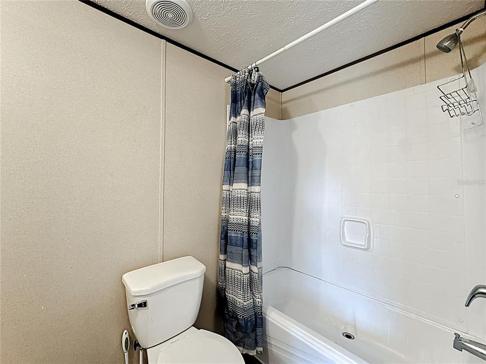 待售: $155,000 (2 贝兹, 2 浴室, 844 平方英尺)