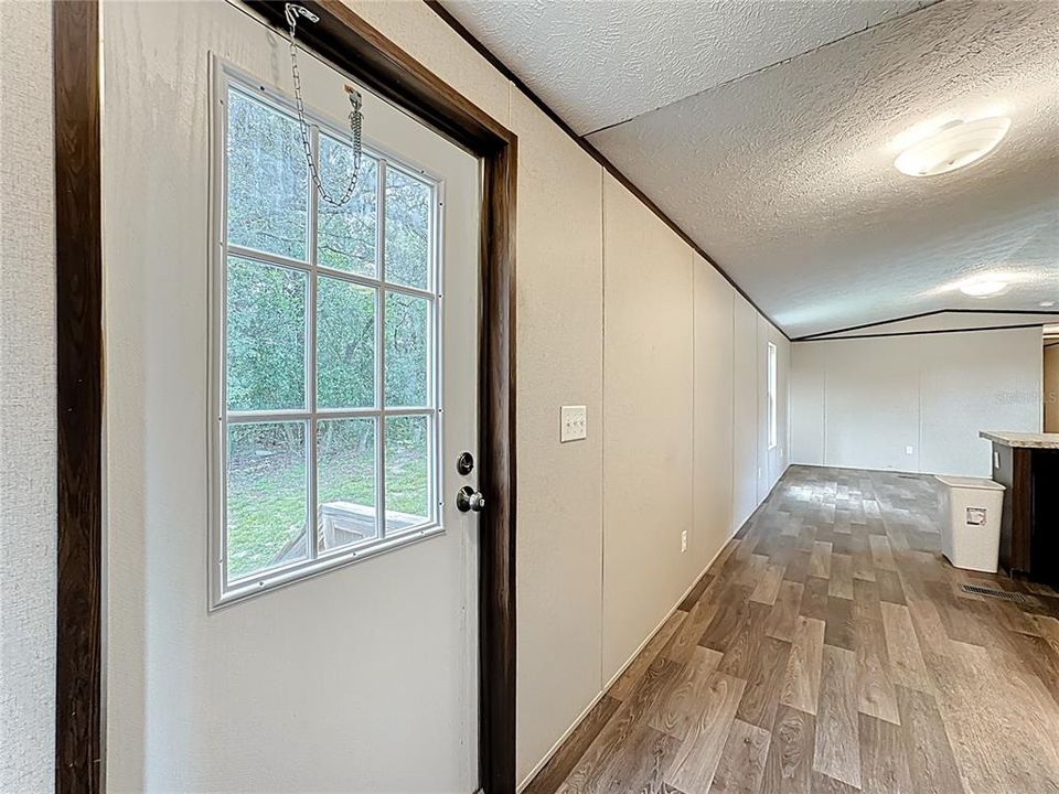 待售: $155,000 (2 贝兹, 2 浴室, 844 平方英尺)