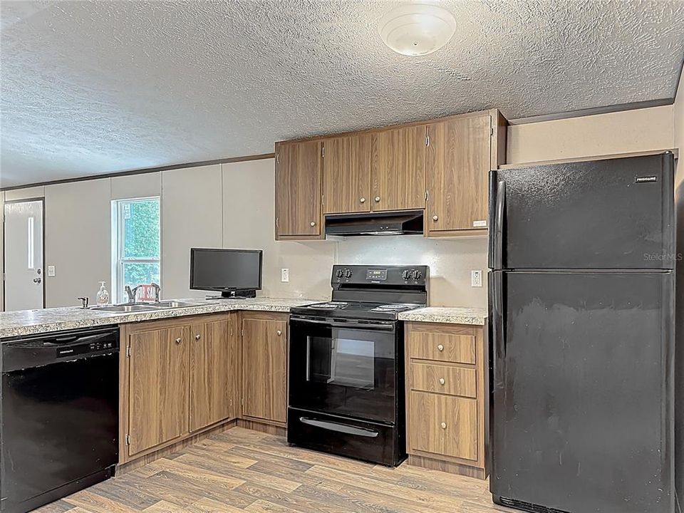 待售: $155,000 (2 贝兹, 2 浴室, 844 平方英尺)