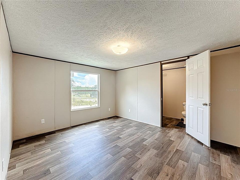 待售: $155,000 (2 贝兹, 2 浴室, 844 平方英尺)