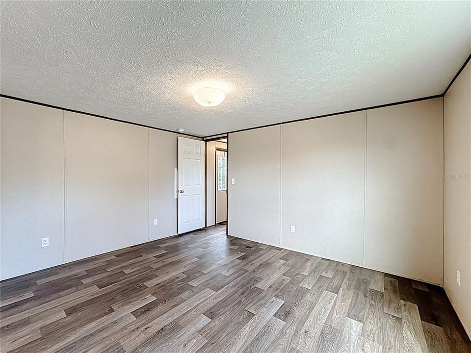 待售: $155,000 (2 贝兹, 2 浴室, 844 平方英尺)