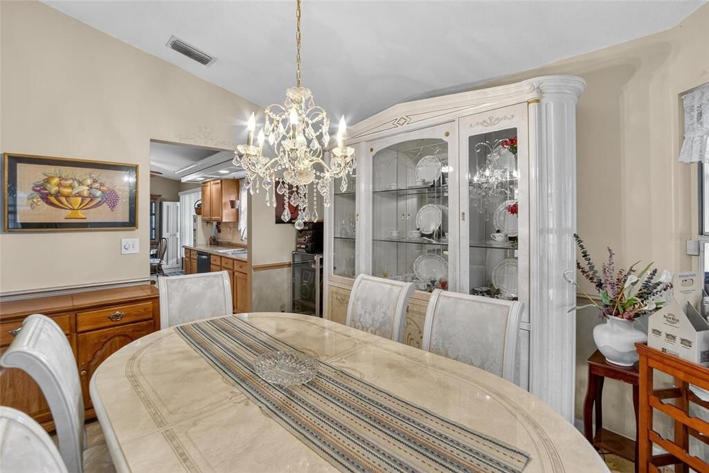 待售: $371,000 (4 贝兹, 2 浴室, 1951 平方英尺)