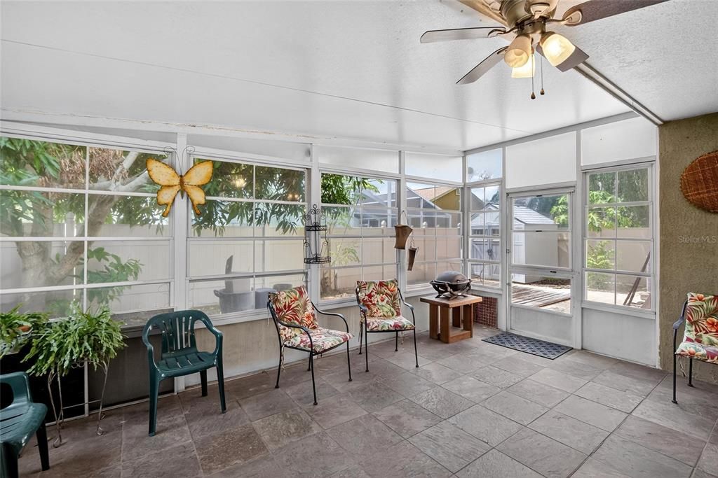 待售: $371,000 (4 贝兹, 2 浴室, 1951 平方英尺)