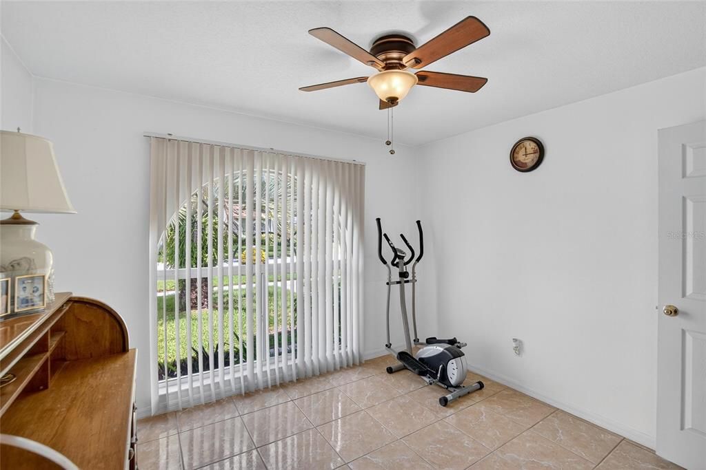 待售: $371,000 (4 贝兹, 2 浴室, 1951 平方英尺)