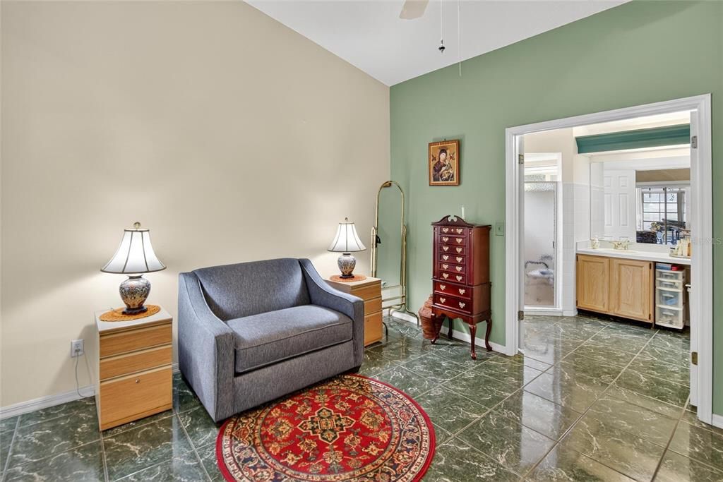 待售: $371,000 (4 贝兹, 2 浴室, 1951 平方英尺)