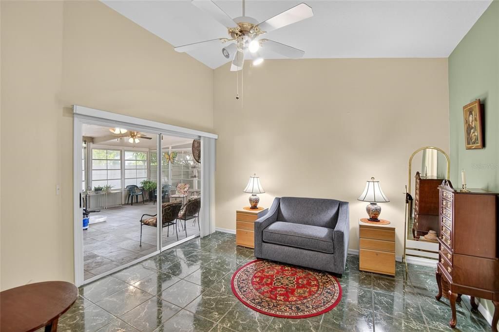 待售: $371,000 (4 贝兹, 2 浴室, 1951 平方英尺)