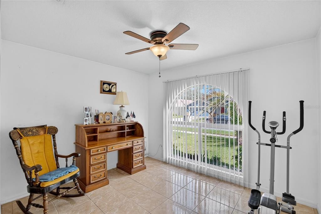 待售: $371,000 (4 贝兹, 2 浴室, 1951 平方英尺)