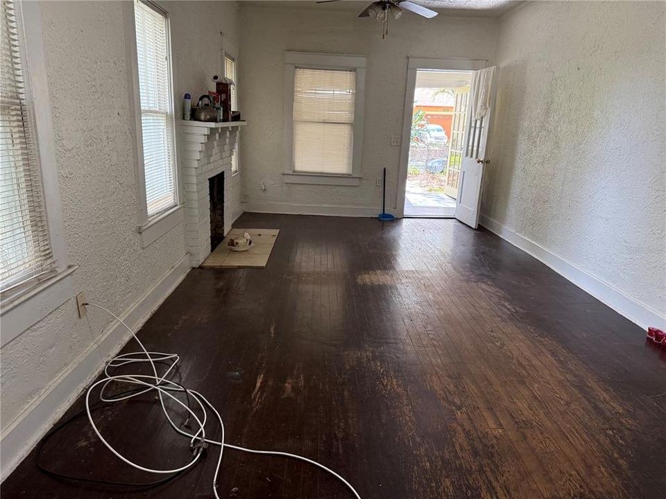 Active With Contract: $250,000 (2 beds, 2 baths, 1028 Square Feet)