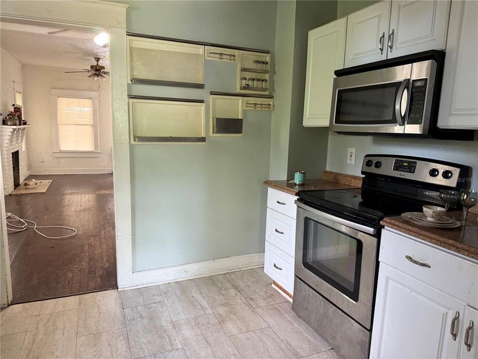 Active With Contract: $250,000 (2 beds, 2 baths, 1028 Square Feet)