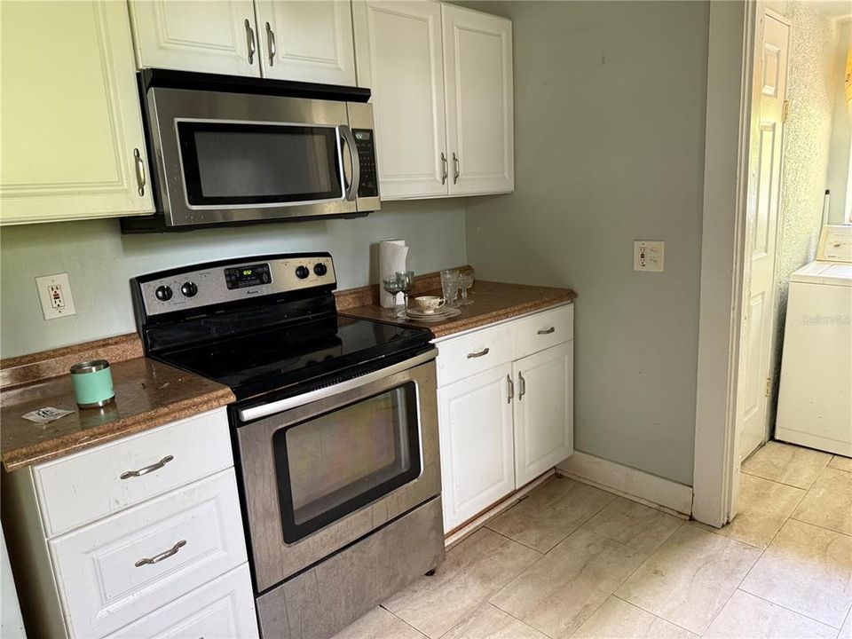 Active With Contract: $250,000 (2 beds, 2 baths, 1028 Square Feet)