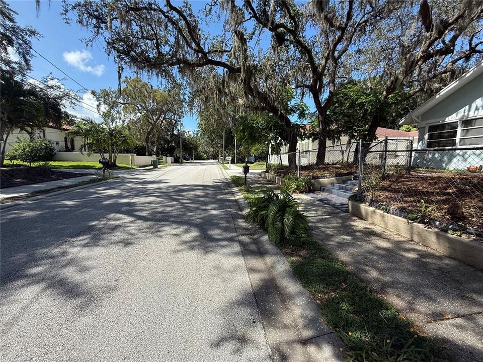 Active With Contract: $250,000 (2 beds, 2 baths, 1028 Square Feet)
