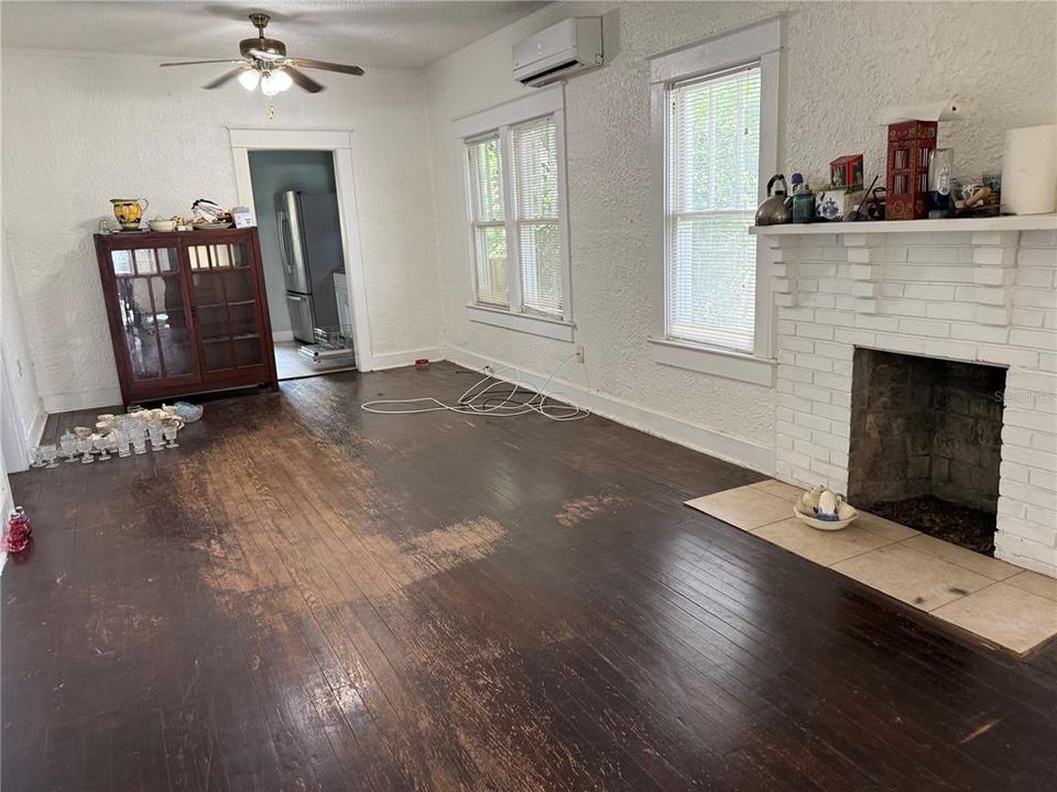 Active With Contract: $250,000 (2 beds, 2 baths, 1028 Square Feet)