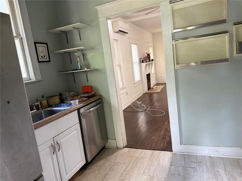 Active With Contract: $250,000 (2 beds, 2 baths, 1028 Square Feet)