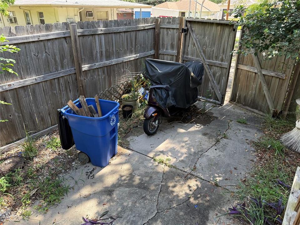 Active With Contract: $250,000 (2 beds, 2 baths, 1028 Square Feet)