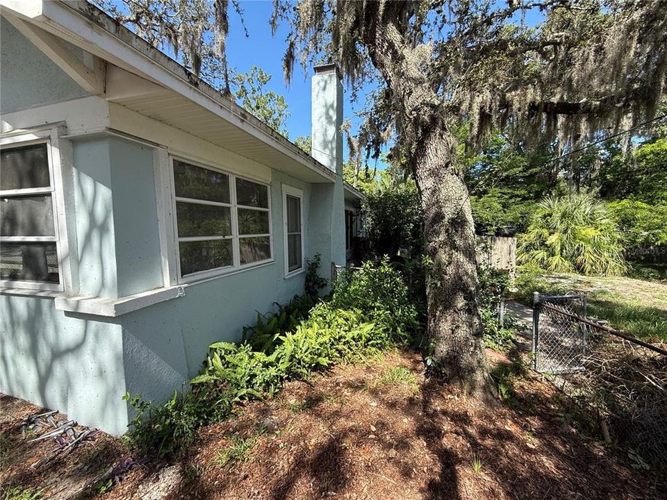 Active With Contract: $250,000 (2 beds, 2 baths, 1028 Square Feet)