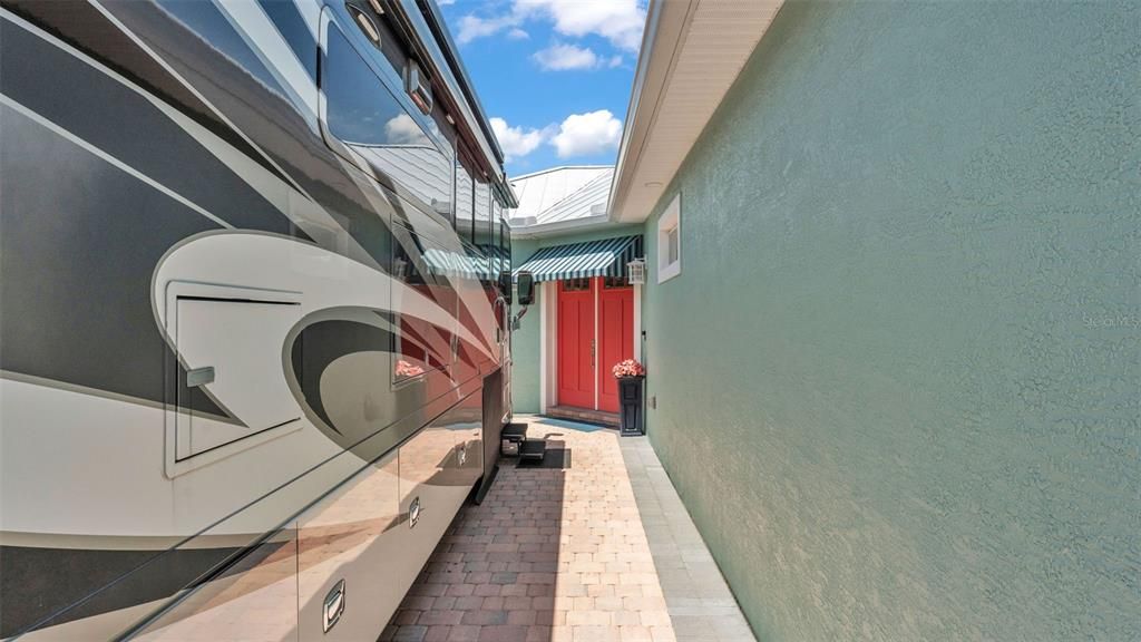 待售: $495,000 (1 贝兹, 1 浴室, 1096 平方英尺)