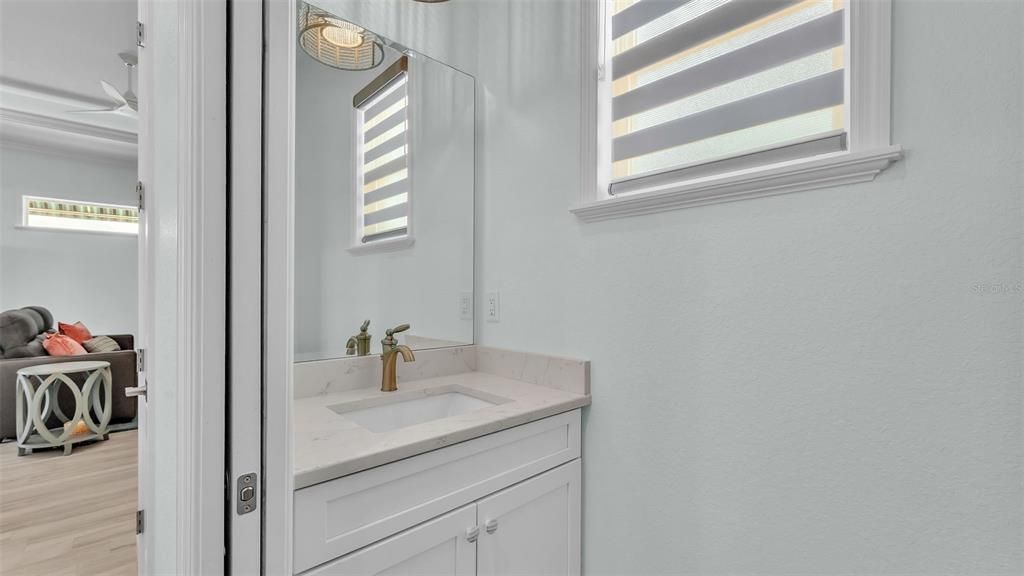 待售: $495,000 (1 贝兹, 1 浴室, 1096 平方英尺)