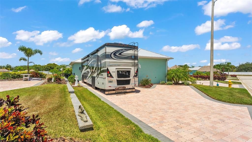 待售: $495,000 (1 贝兹, 1 浴室, 1096 平方英尺)