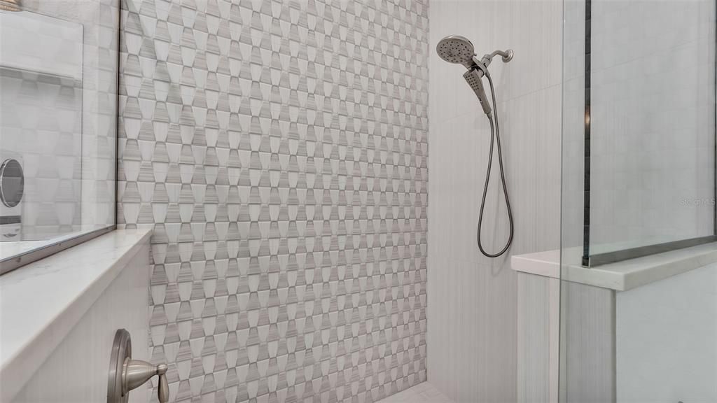 待售: $495,000 (1 贝兹, 1 浴室, 1096 平方英尺)