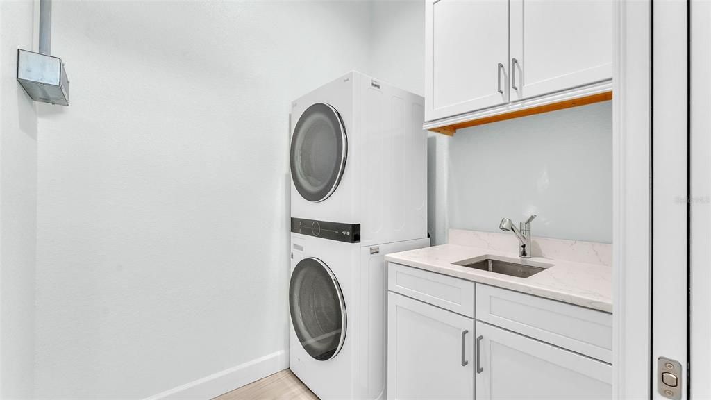 待售: $495,000 (1 贝兹, 1 浴室, 1096 平方英尺)