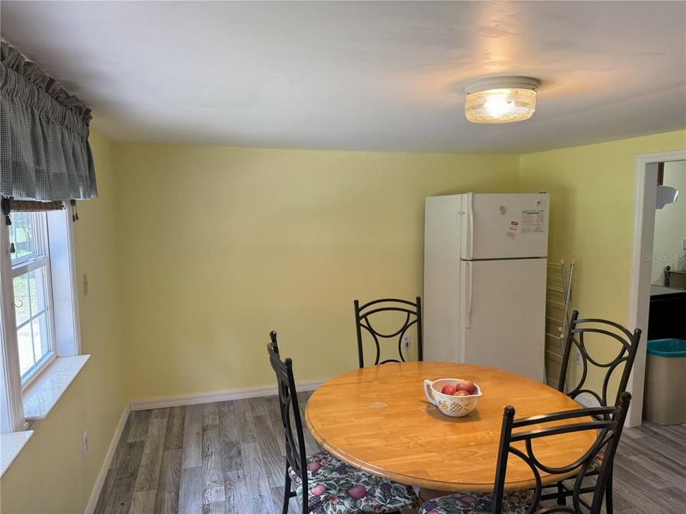 На продажу: $199,900 (2 спален, 2 ванн, 1152 Квадратных фут)