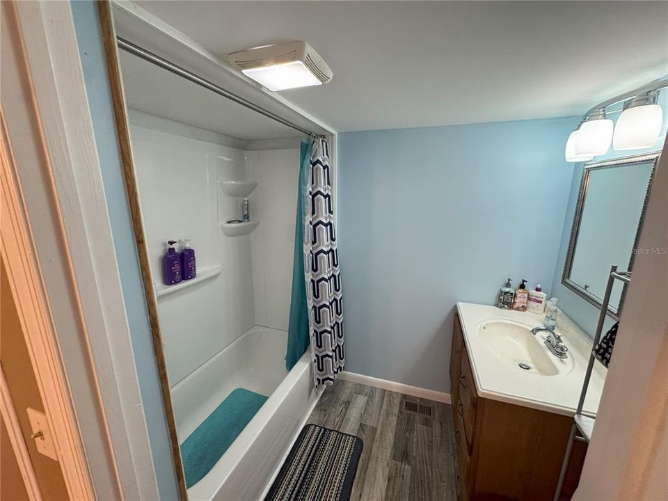 На продажу: $199,900 (2 спален, 2 ванн, 1152 Квадратных фут)