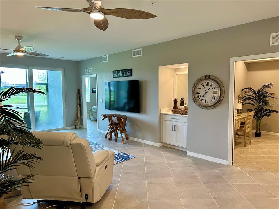 For Sale: $279,999 (3 beds, 2 baths, 1422 Square Feet)