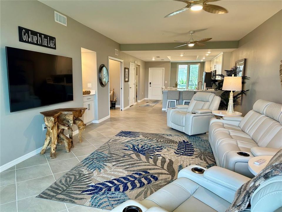 For Sale: $279,999 (3 beds, 2 baths, 1422 Square Feet)